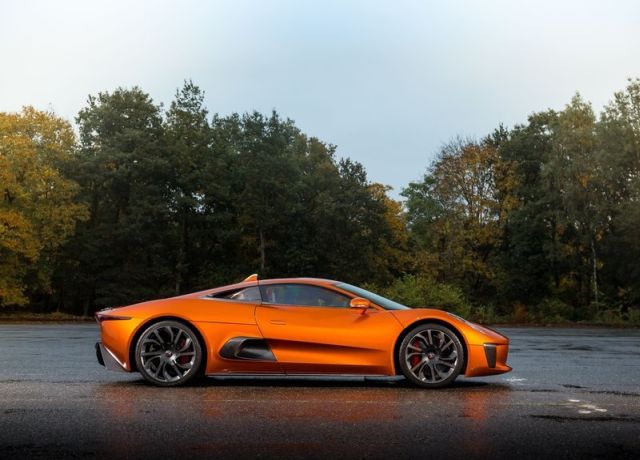 Jaguar C-X75 film otomobili yan profil arşiv karesi