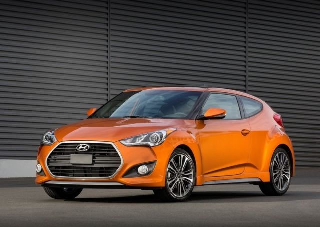 Hyundai Veloster arka görünüm