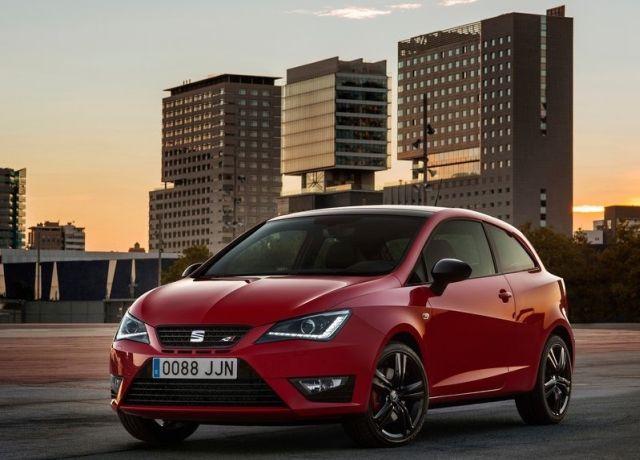 SEAT Ibiza Cupra arka üç çeyrek görünüm