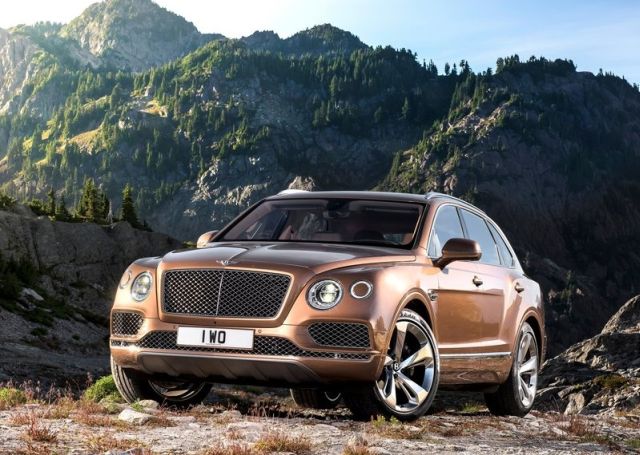Bentley Bentayga ön görünüm arşiv görseli