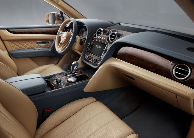 Bentley Bentayga kokpit arşiv görseli