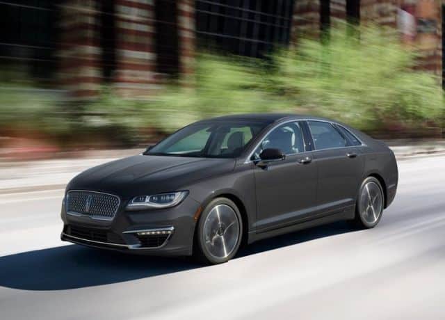 Lincoln MKZ şehir içinde sürüş görünümü
