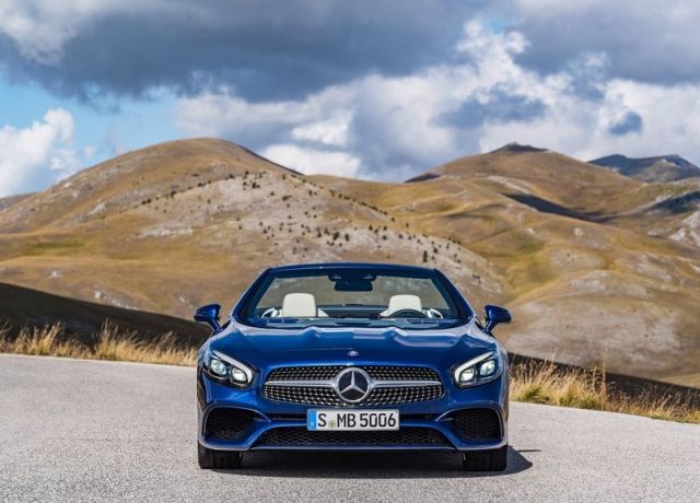 Mercedes-Benz SL roadster yan görünüm