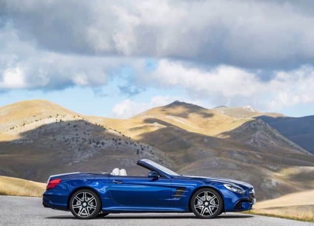 Mercedes-Benz SL kokpit ve direksiyon görünümü