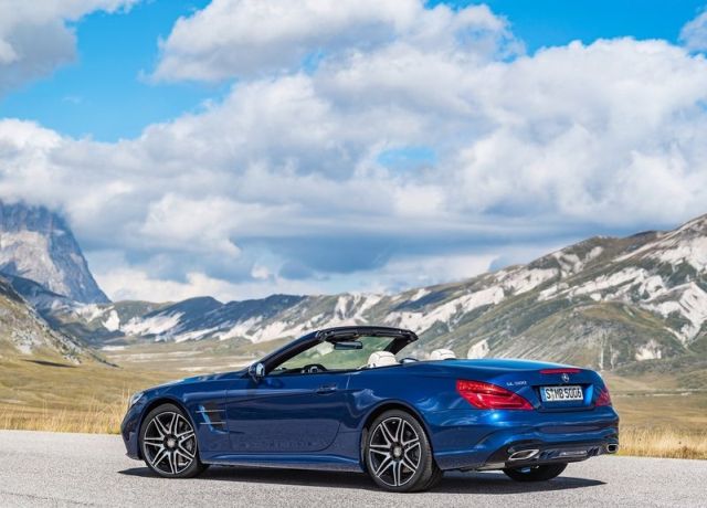 Mercedes-Benz SL ön üç çeyrek görünüm