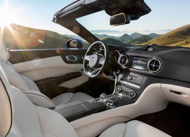 Mercedes-Benz SL arka tasarım ve stop lambaları