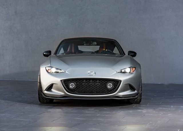 Mazda MX-5 Spyder özel jant ve roadster gövde tasarımı