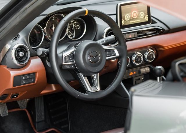 Mazda MX-5 Spyder Concept açık roadster tasarımı