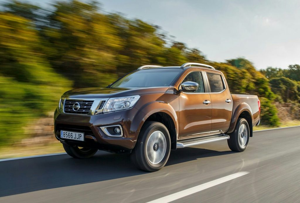 Nissan Navara NP300 Double Cab önden sürüş