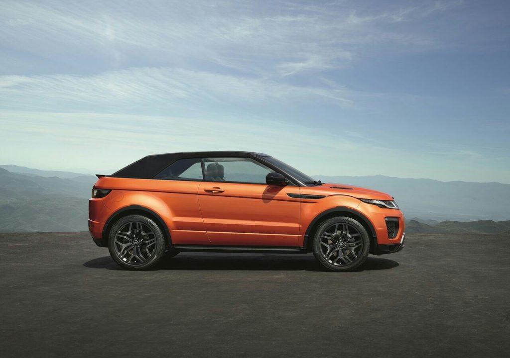 Evoque Cabrio kapalı kumaş tavanlı yan görünüm