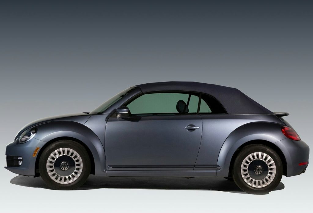 Volkswagen Beetle Denim cabrio arşiv fotoğrafı