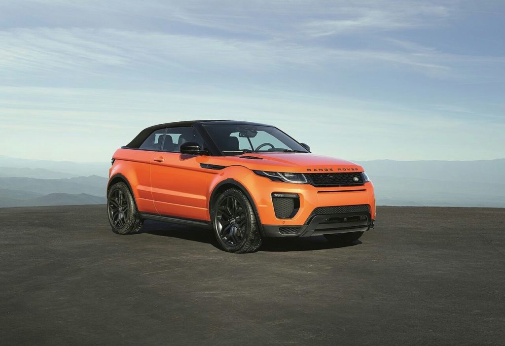 Evoque Cabrio kumaş tavan kapalı önden üç çeyrek görünüm