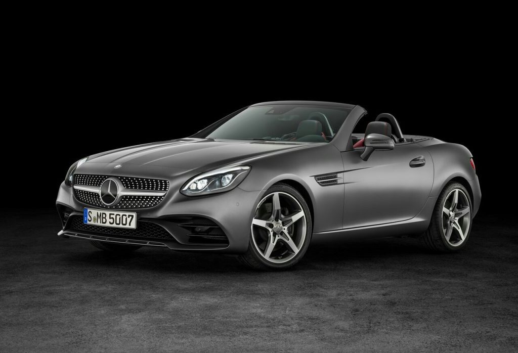 Mercedes-Benz SLC kokpit ve açık tavan görünümü