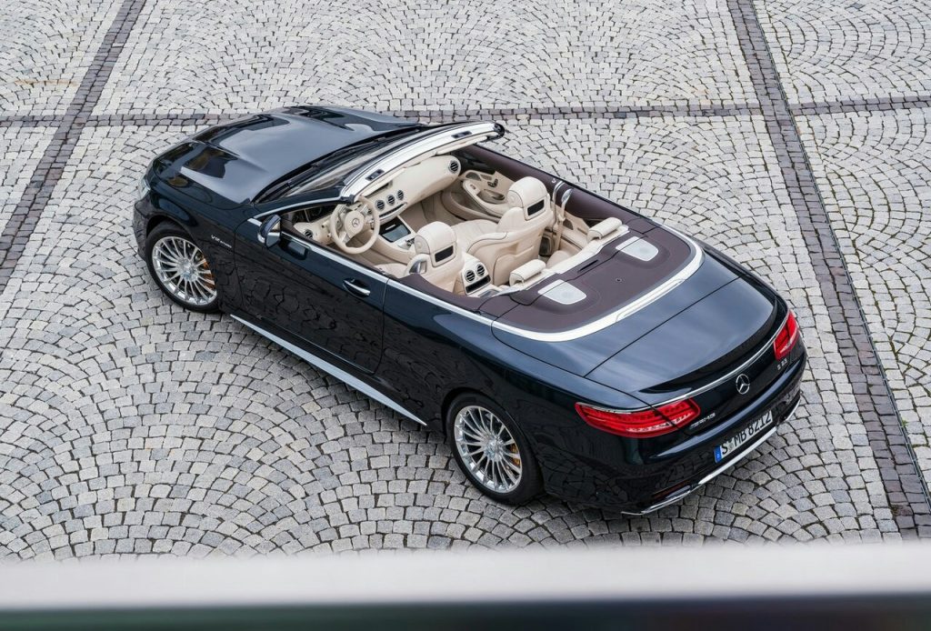 Mercedes-AMG S 63 Cabriolet ile karşılaştırılan Mercedes-AMG S 65 Cabriolet üstten görünüm