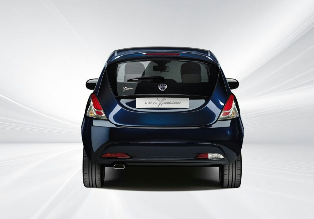 Lancia Ypsilon mavi gövde arka görünümü