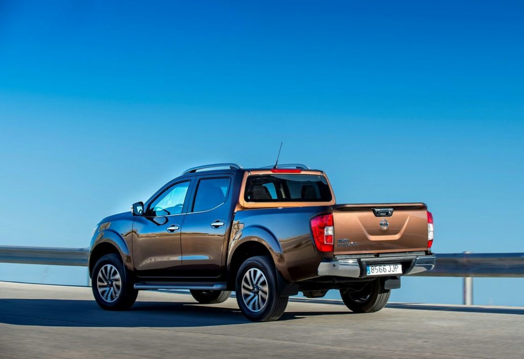 Nissan Navara NP300 Double Cab arka üç çeyrek