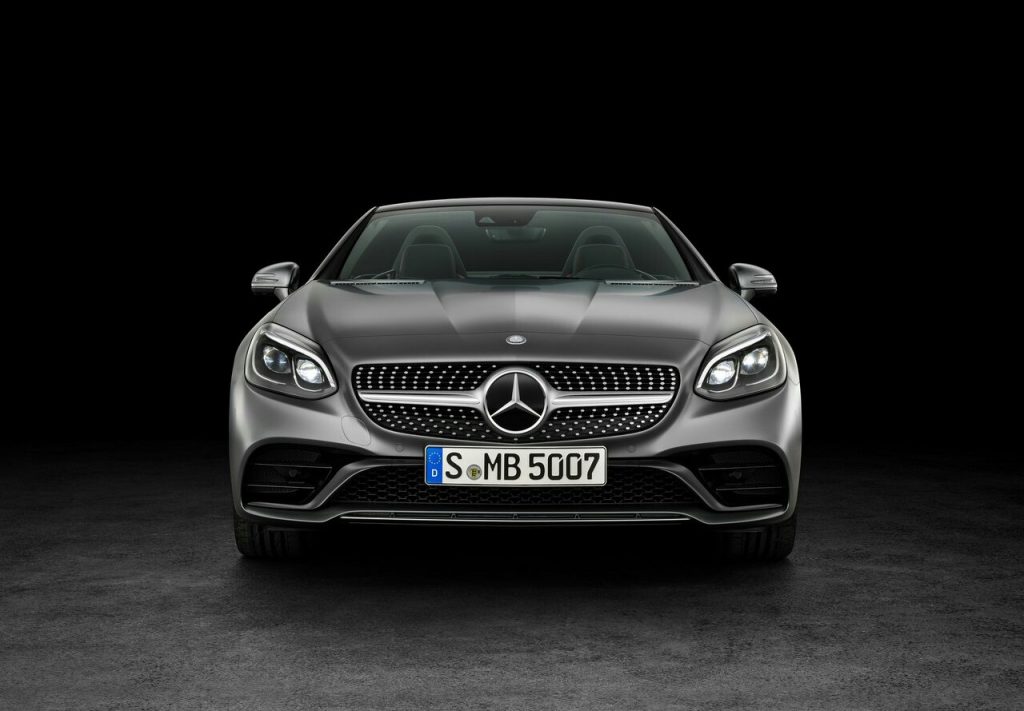 Mercedes-Benz SLC arka tasarım ve tavan görünümü