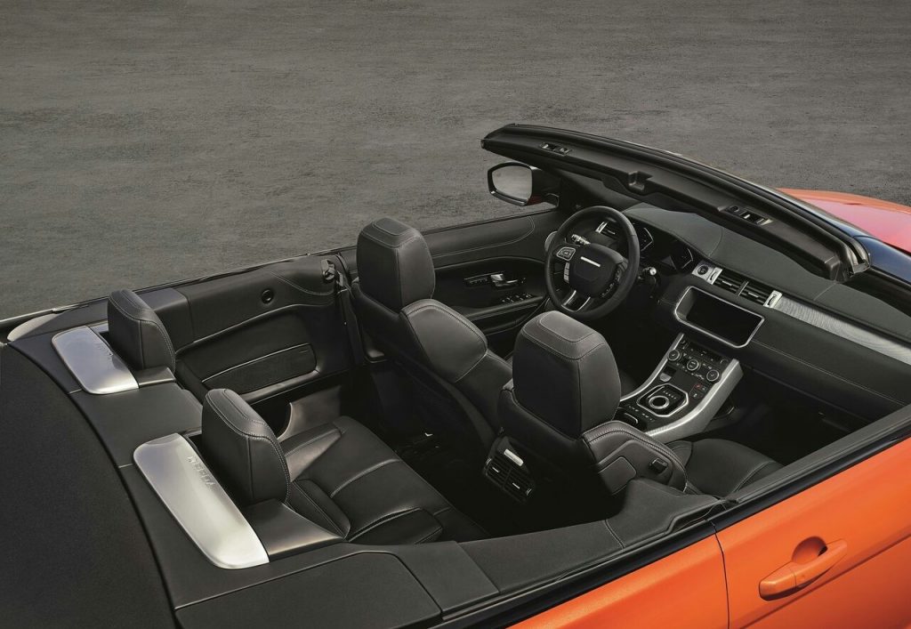 Evoque Cabrio dört kişilik açık kabin ve ön konsol