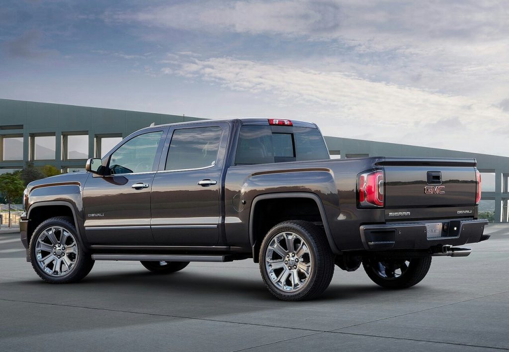 GMC Sierra Denali Ultimate arşiv görseli 3