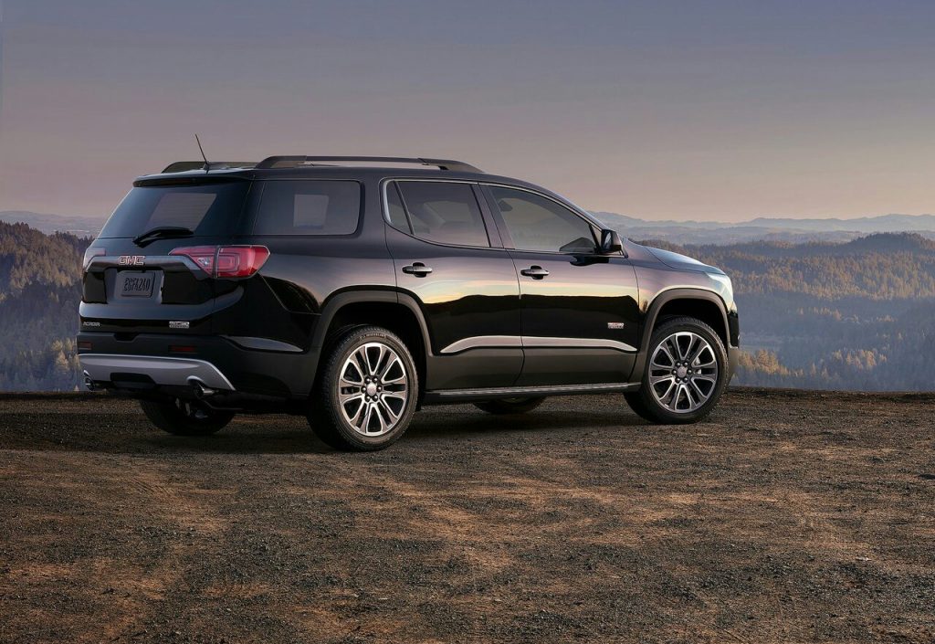 GMC Acadia ön ve yan tasarım görünümü