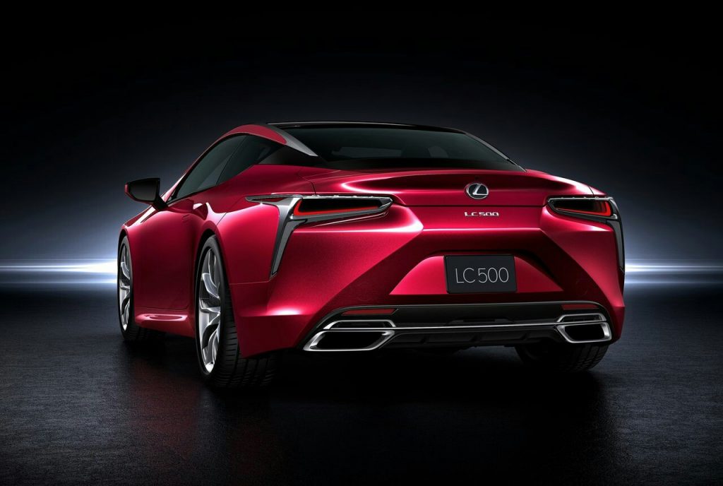 Lexus LC 500 stüdyo arka üç çeyrek görünüm