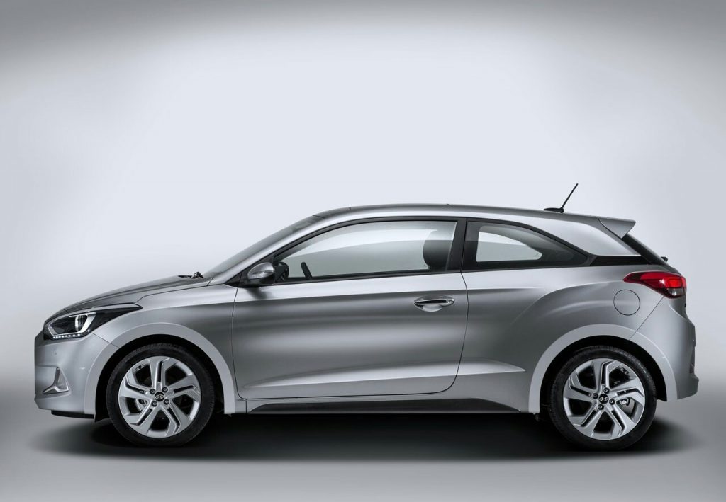 Hyundai i20 Coupe yan profil stüdyo görünümü