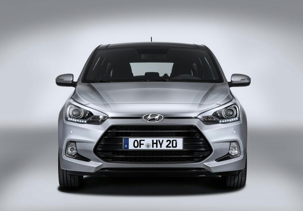 Hyundai i20 Coupe önden stüdyo görünümü