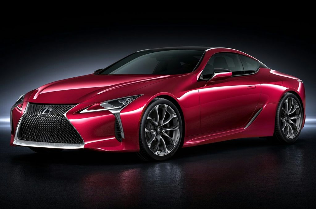 Lexus LC 500 stüdyo ön üç çeyrek görünüm