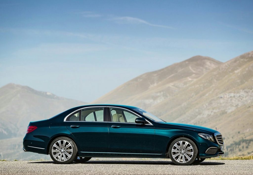 W213 Mercedes-Benz E-Class sedan yan profili