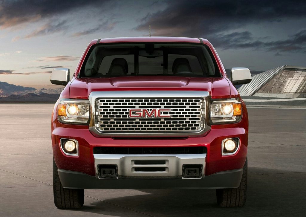 2017 GMC Canyon Denali ön görünüm ve krom ızgara