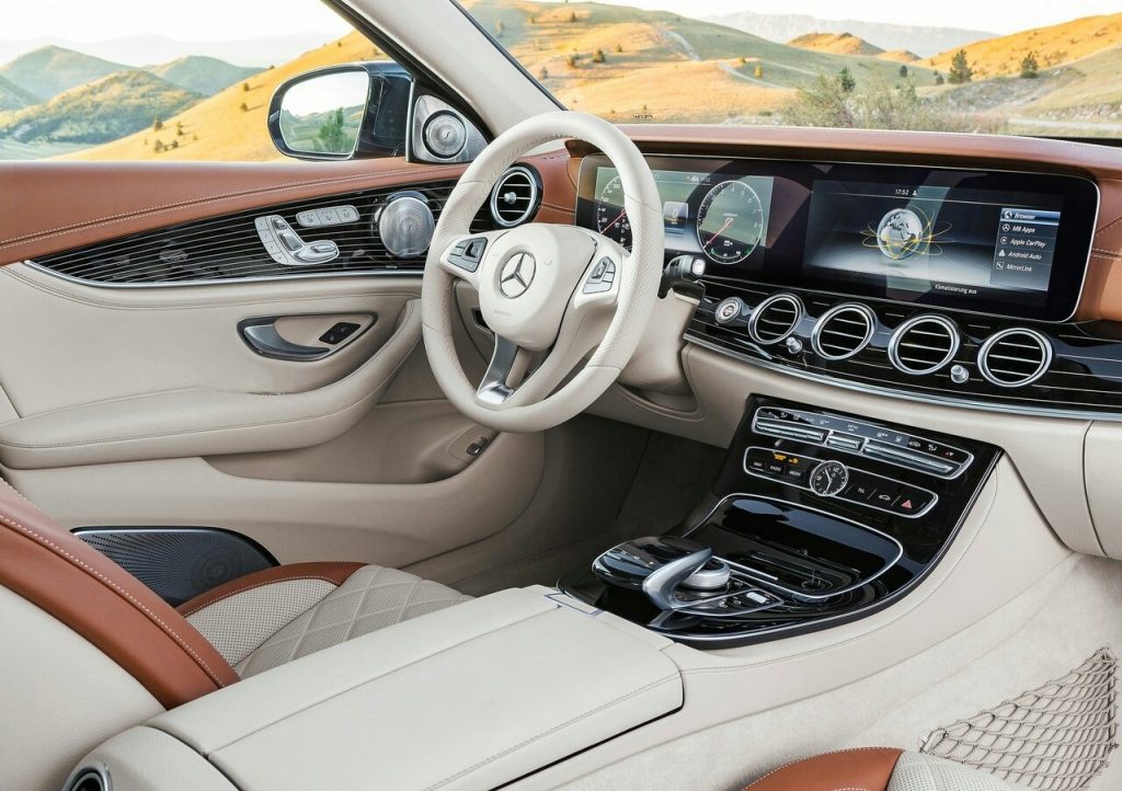 Mercedes-Benz E-Class W213 arka bölüm görünümü