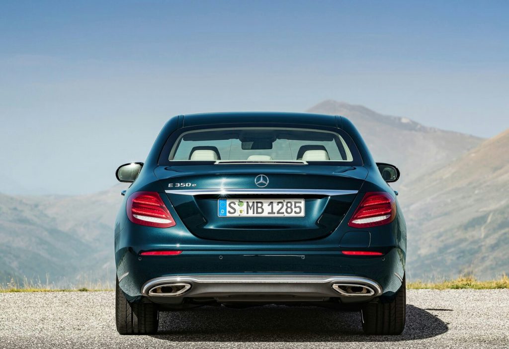 W213 Mercedes-Benz E-Class ön cephe görünümü