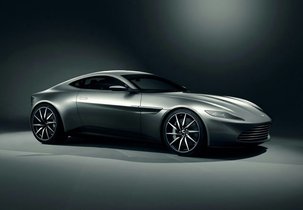 Aston Martin DB10 ön üç çeyrek görünümü