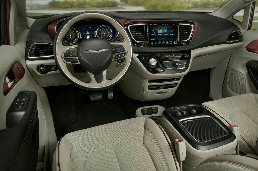 Chrysler Pacifica kokpit ve orta konsol