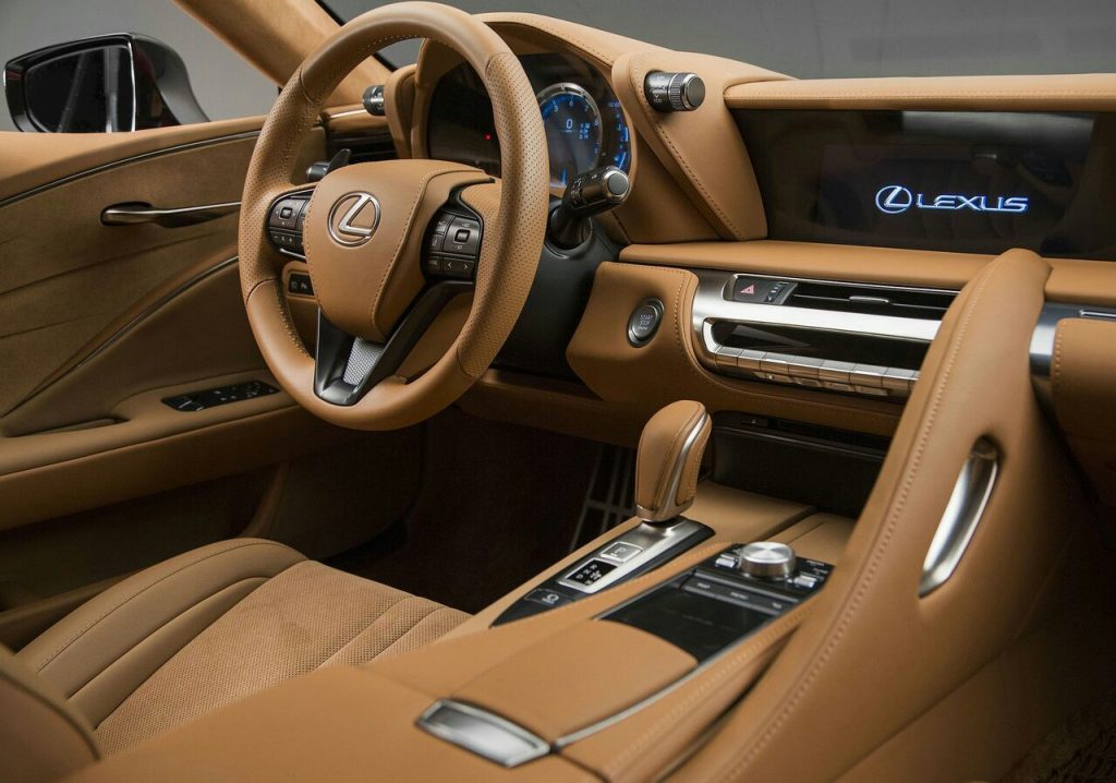 Lexus LC 500 kokpit ve orta konsol