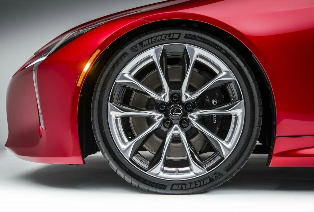 Lexus LC 500 ön jant ve fren sistemi