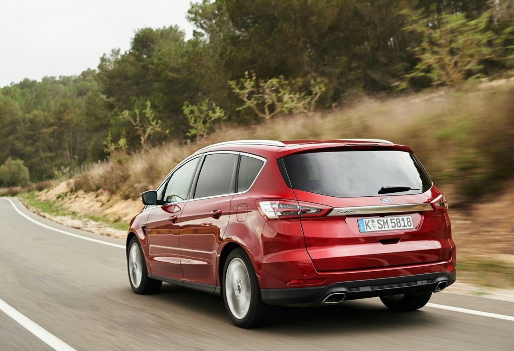 Ford S-MAX arka üç çeyrek görünüm