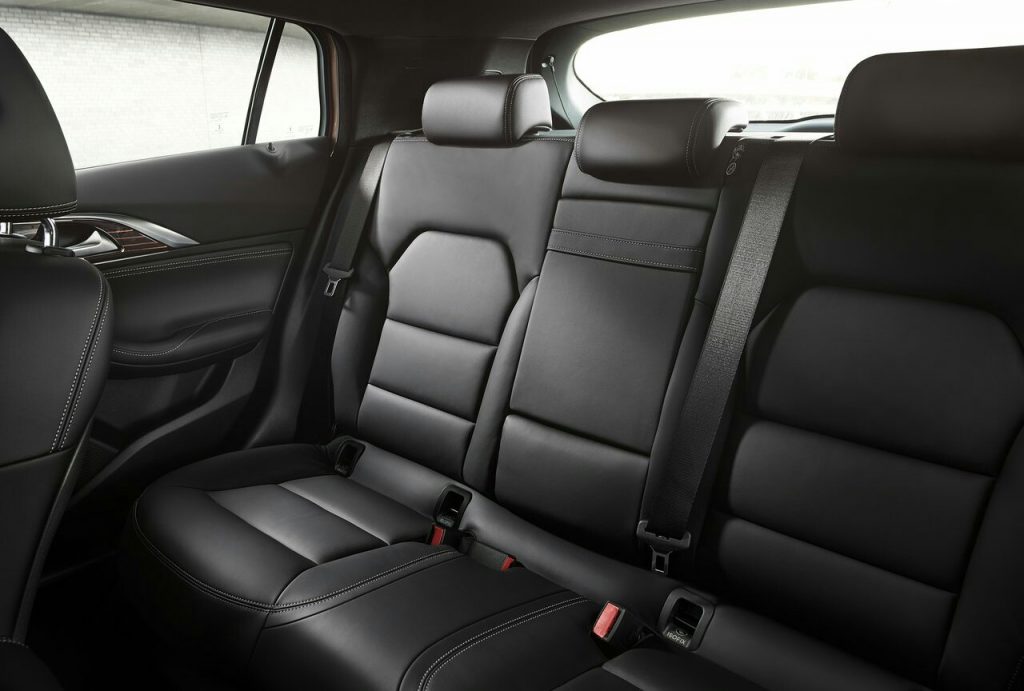 Infiniti Q30 arka koltuklar