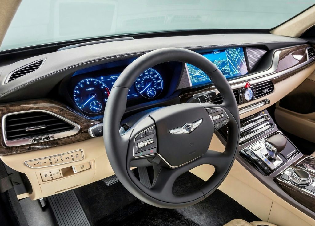Genesis G90 arka tasarım ve egzoz detayları