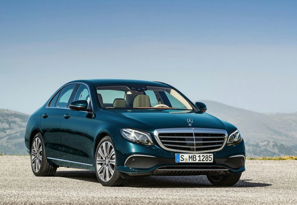 Mercedes-Benz E-Class W213 ön üç çeyrek görünümü