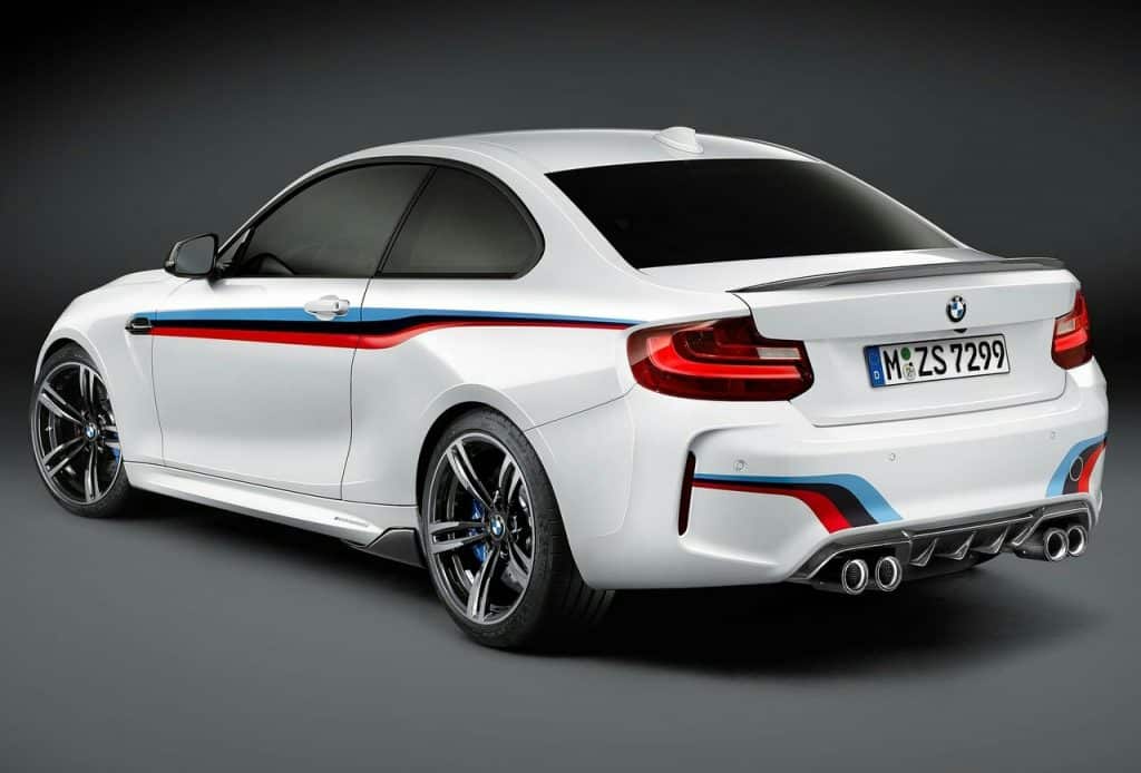 BMW M2 üzerinde karbon M Performance detayları