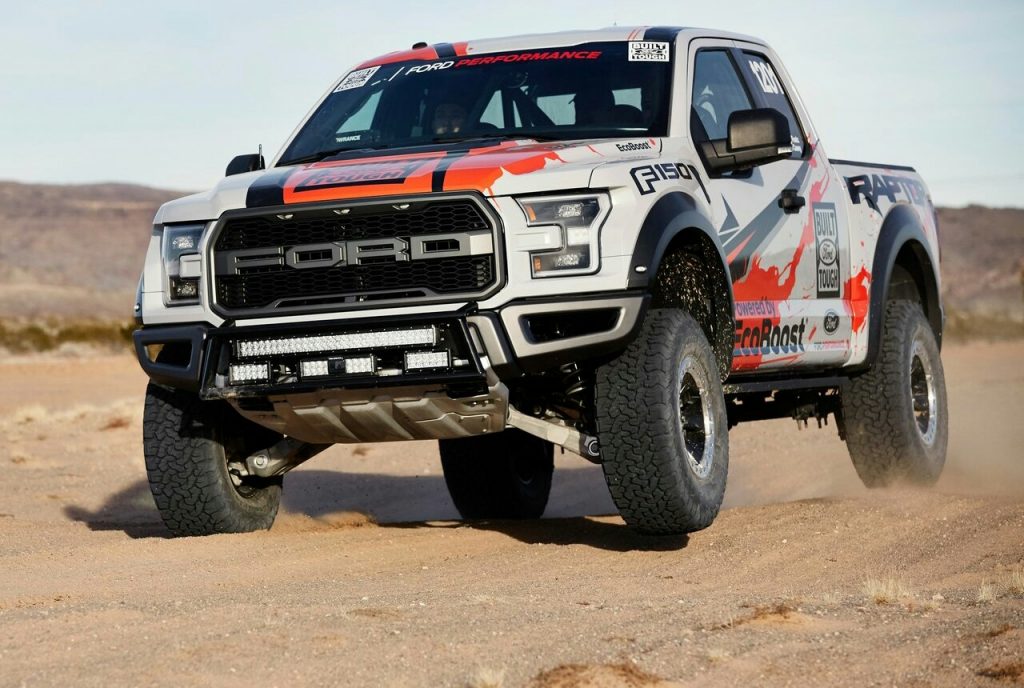 Ford F-150 Raptor yarış aracının dış tasarımını gösteren