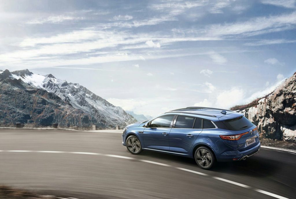 2017 Renault Megane Estate ön üç çeyrek görünüm