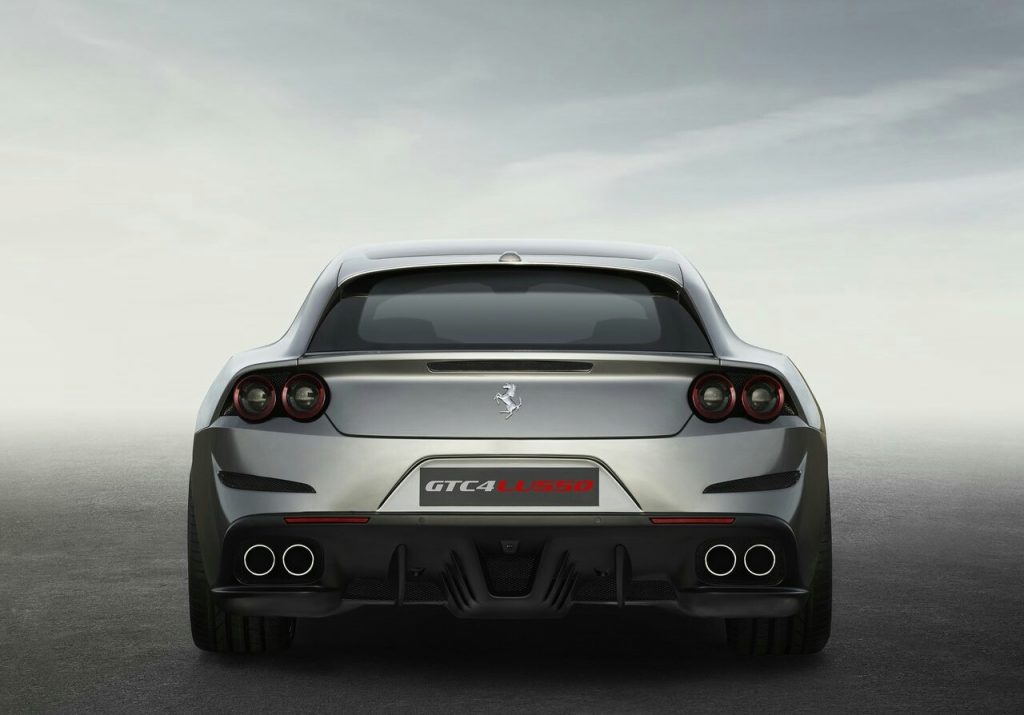 Ferrari GTC4Lusso arkadan görünüm