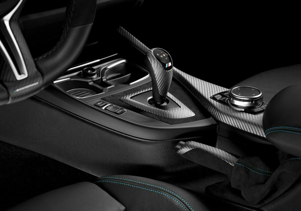 BMW M2 M Performance direksiyon ve iç mekân