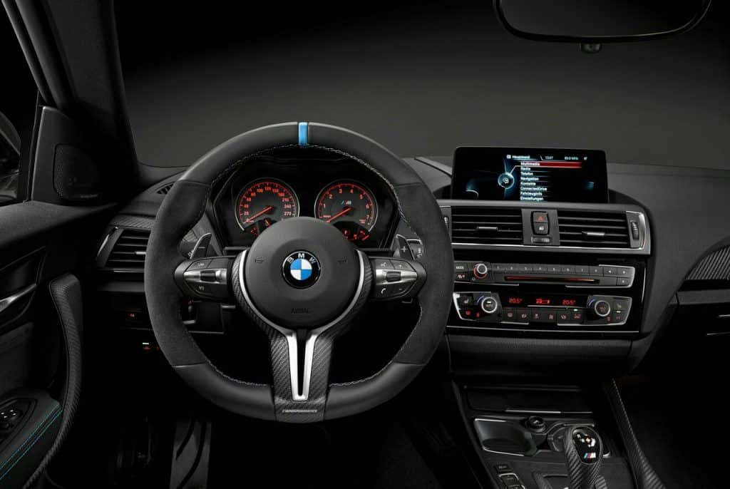 BMW M2 M Performance kokpit görünümü