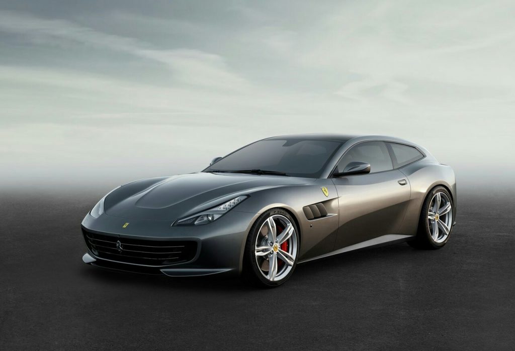 Ferrari GTC4Lusso ön üç çeyrek görünümü