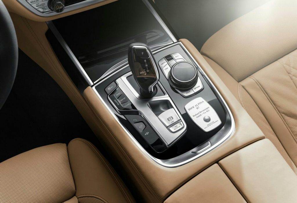 BMW ALPINA B7 xDrive arka koltuklar