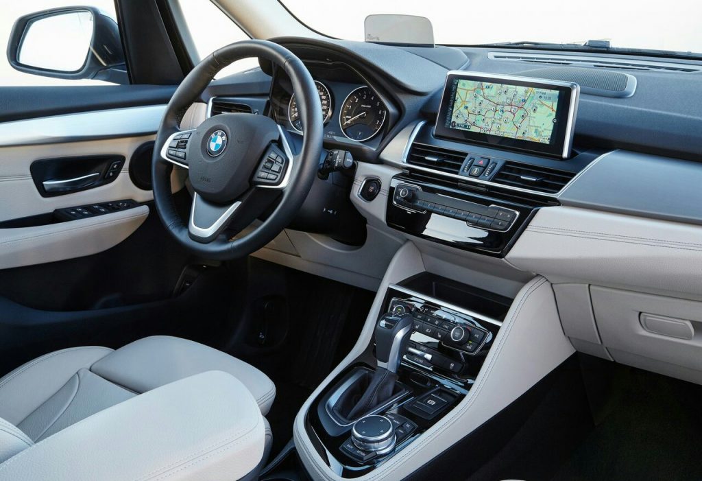 225xe Active Tourer otomobil ayrıntısı
