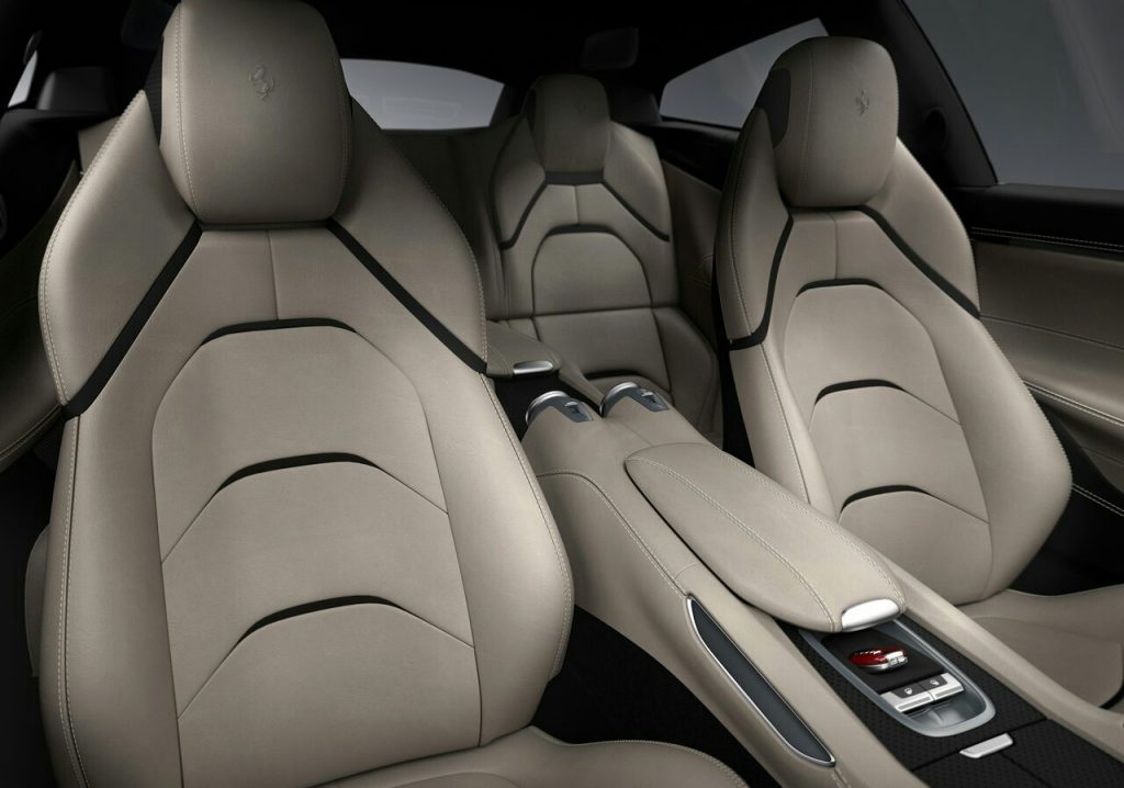 Ferrari GTC4Lusso dört kişilik deri koltuk düzeni